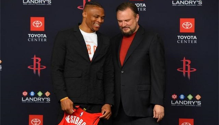 每体：平图斯的职责已被削减，但伤病问题让皇马开始怀念他（每体：尽管平图斯职责缩水，伤病潮令皇马开始怀念他）