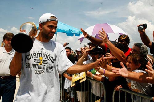 赖斯称阿森纳近3年表现配得上冠军，夺冠才能平息质疑（赖斯：阿森纳近三年有冠军成色，夺冠方可平息外界质疑）