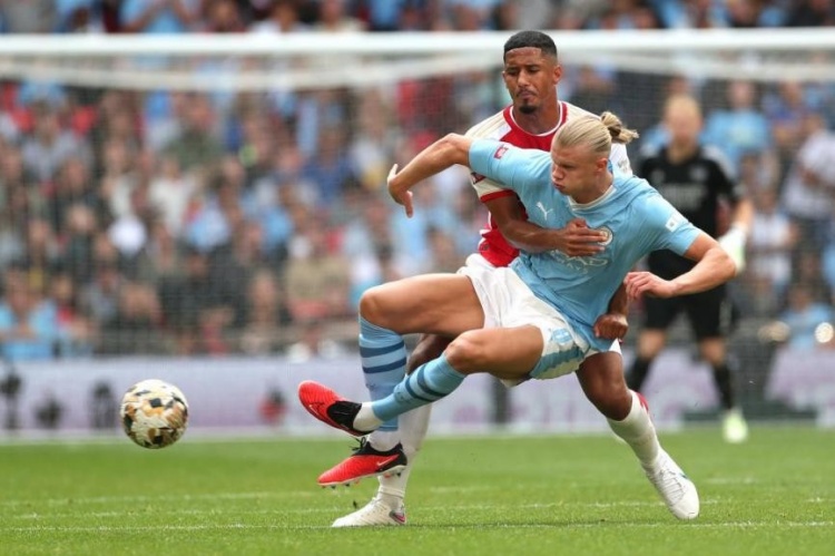 英超战报：曼联2-1战胜埃弗顿,（英超快讯：曼联2比1击败埃弗顿）