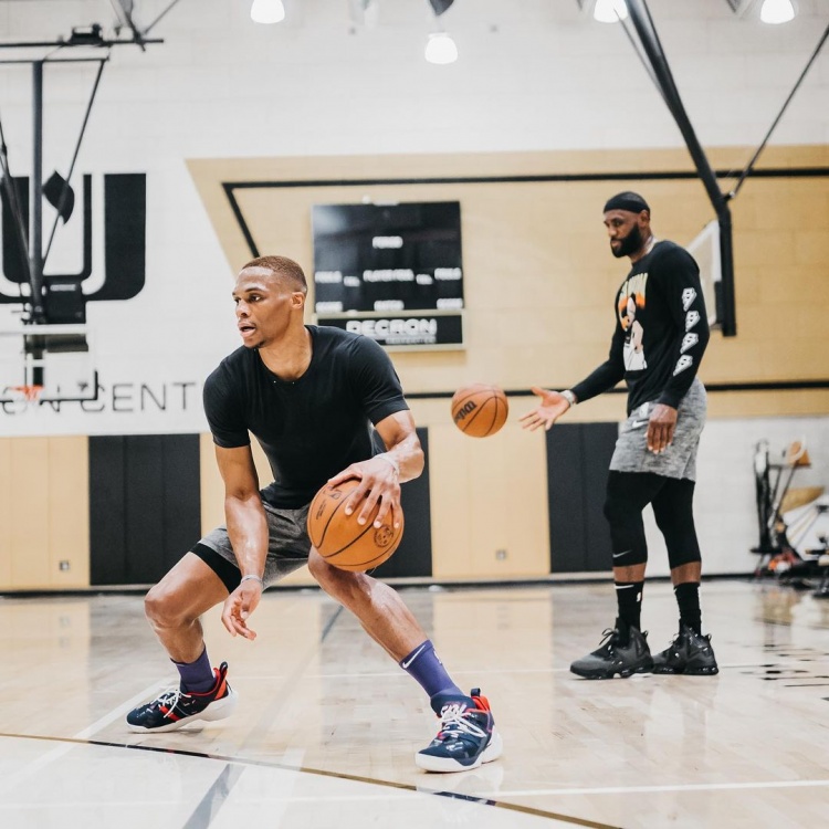 里程碑，弗拉泰西完成了代表国米的第100场比赛（里程碑时刻：弗拉泰西完成国米生涯第100战）