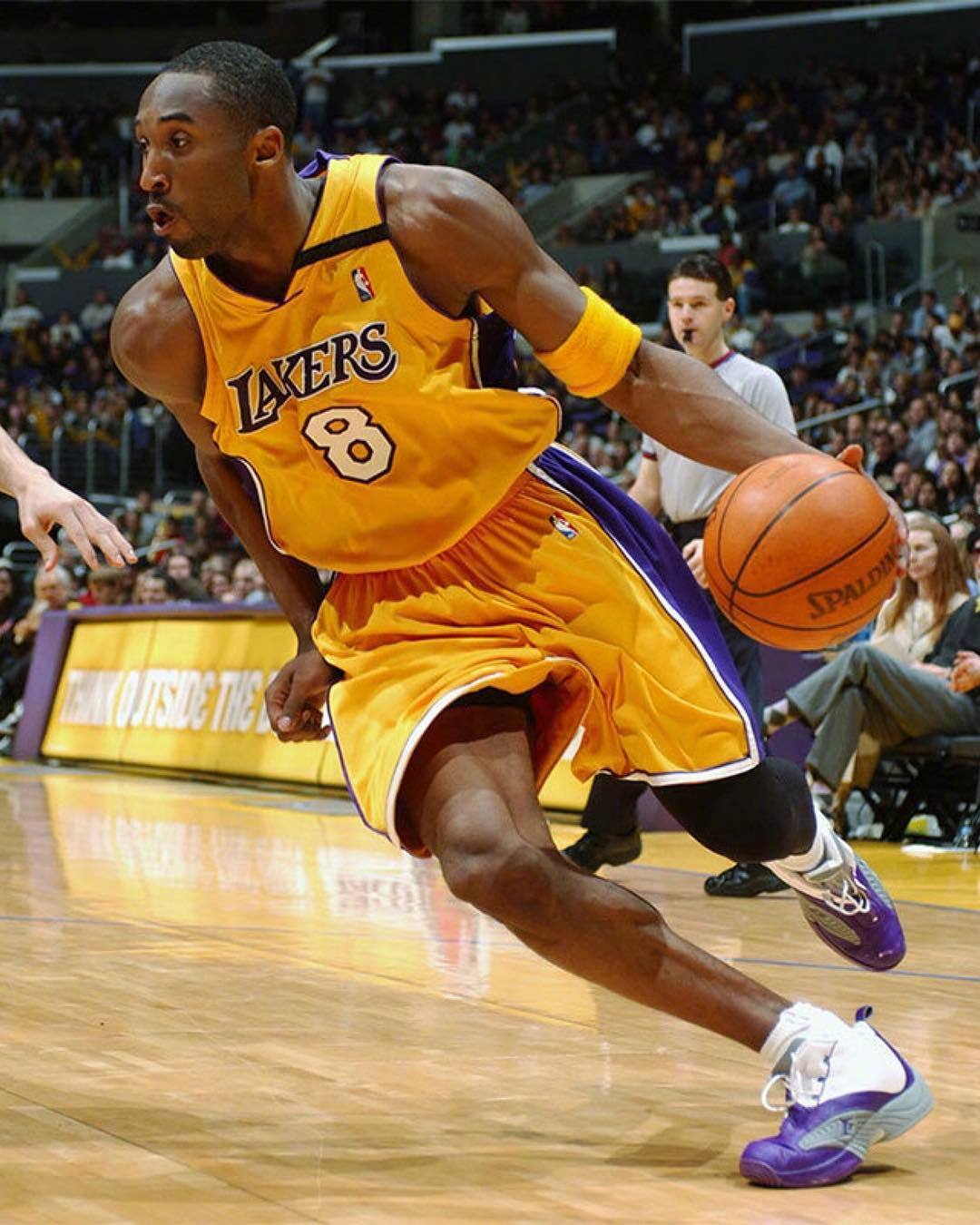 都体：尤文要求斯帕莱蒂遵守正装规定，比赛时不可以穿运动服（都体：尤文要求斯帕莱蒂比赛期间着正装，禁穿运动服）