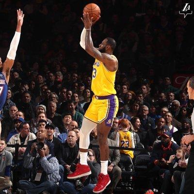 最后时刻连续3记关键三分！姜伟泽15中8&三分10中4轰下22分（生死时刻连中三记致命三分！姜伟泽15投8中、三分10投4中砍下22分）