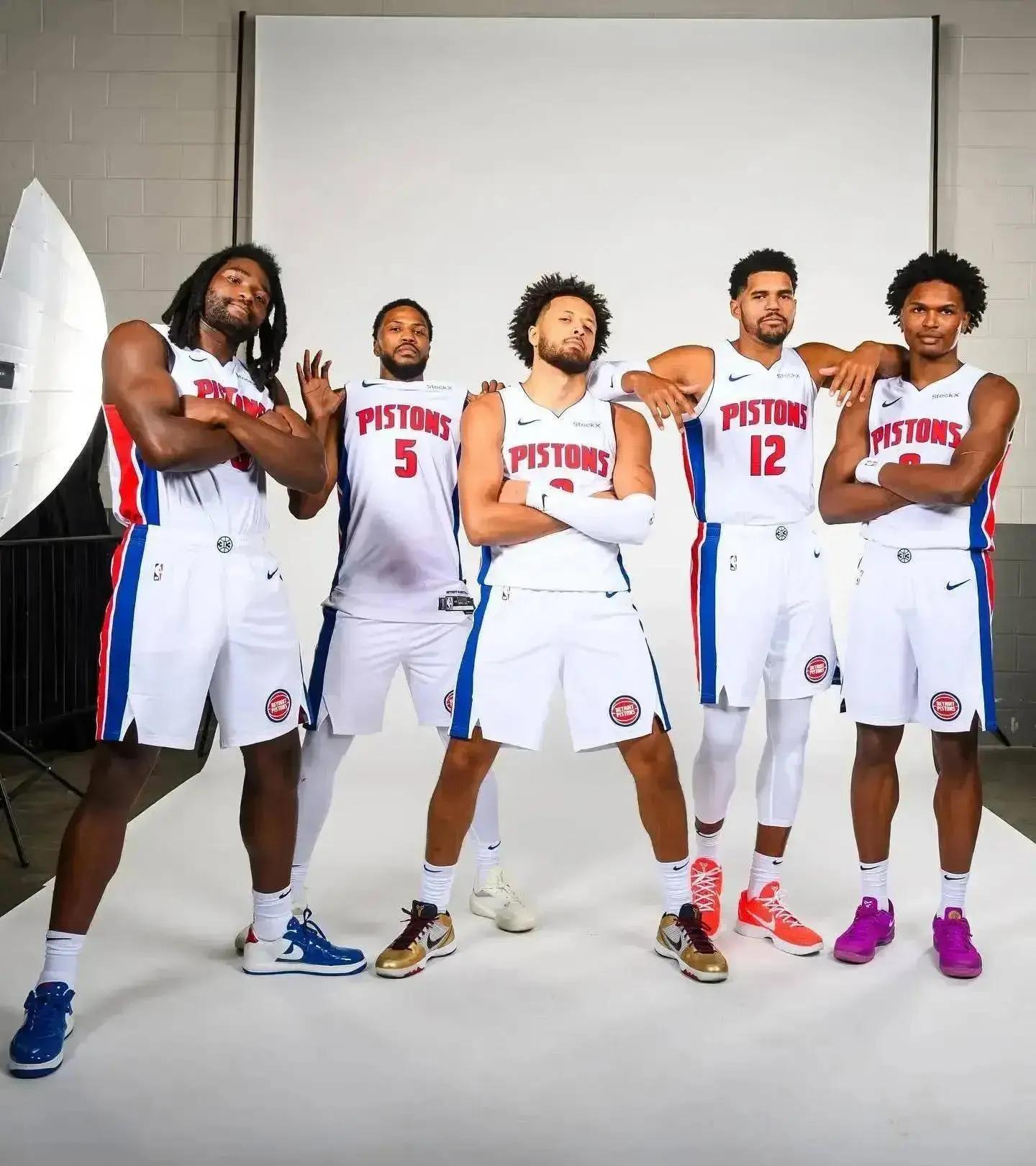 北京时间12月12日凌晨04：00，欧协联联赛阶段将上演一场典型的强弱对话。（欧协联联赛阶段强弱分明之战将于北京时间12月12日04：00打响）