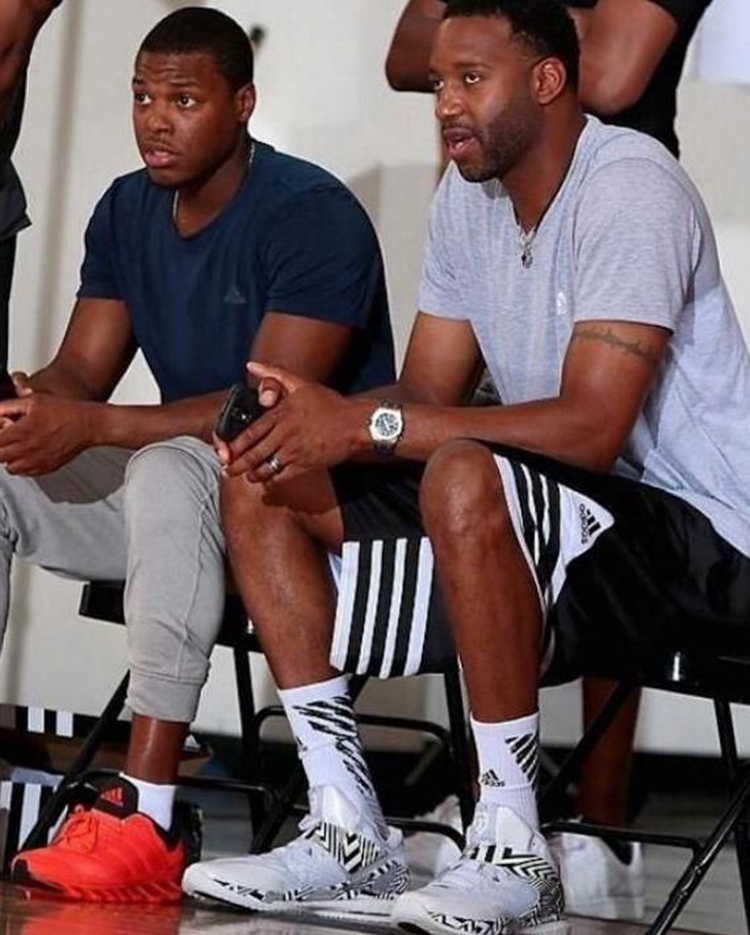 前曼联助教：阿莫林带领曼联走在正确道路上，对未来充满期待（前曼联助教：阿莫林引领红魔步入正轨，未来可期）