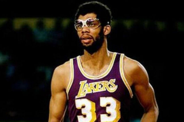 同病相怜！老鹰中锋弗洛林过去几个月一直在与塔图姆交流康复经验（惺惺相惜！老鹰中锋弗洛林近几个月持续与塔图姆交流康复心得）