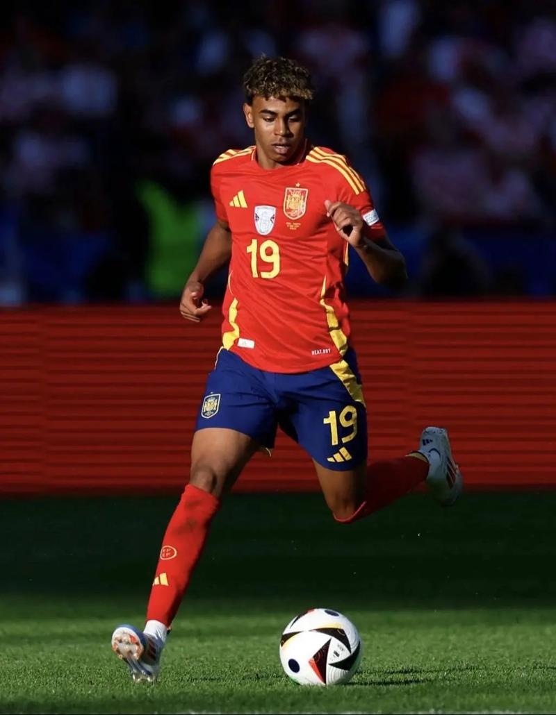 脚后跟破门，莱默尔：进球总是很开心，尤其是那么漂亮的进球（莱默尔脚后跟绝妙破门：进球总令人欣喜，尤其如此漂亮的一球）