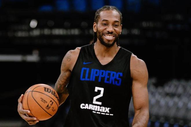 传闻：曼联、罗马和斯图加特也在关注18岁昂热前锋谢里夫（据悉，曼联、罗马与斯图加特正考察昂热18岁前锋谢里夫）