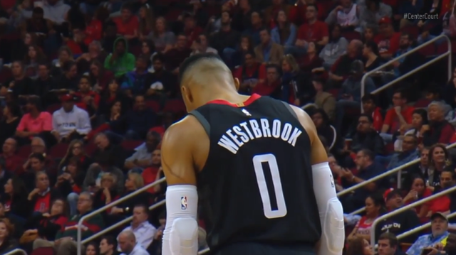 科贝：在阿劳霍遭遇心理问题后，孔德告诉弗里克他愿意踢中卫（科贝：阿劳霍出现心理困扰后，孔德已向弗里克表态愿出任中卫）