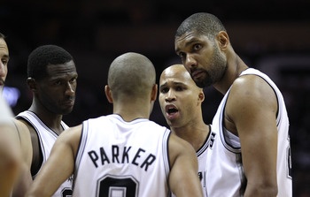 阿贾克斯官方：将彻查燃放烟花的肇事者，并采取适当措施（阿贾克斯官方：将严查违规燃放烟花者并采取后续措施）