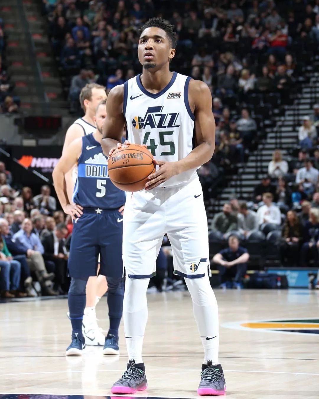 中超：上海海港主场4-1大胜深圳（中超联赛：上海海港主场4比1击败深圳队）