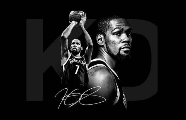 回忆杀！维埃里社媒晒照，大罗、巴乔、狼王等巨星聚餐（回忆满满！维埃里社媒晒合影：大罗、巴乔与狼王等传奇同桌聚餐）